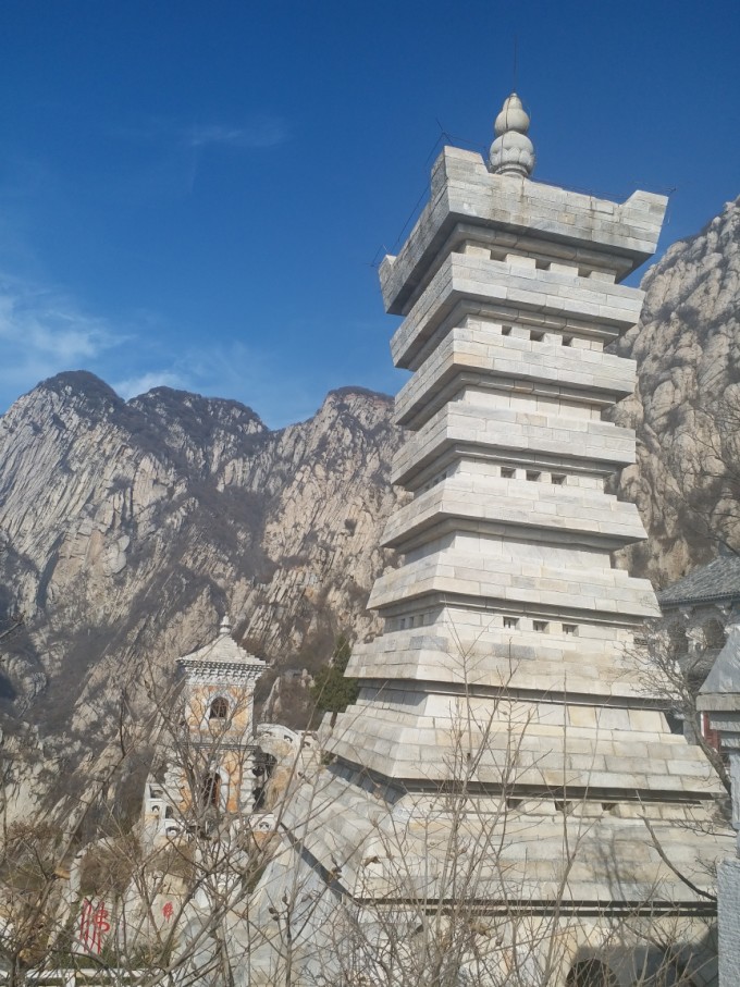 探索"石器时代破解版"：揭秘游戏乐趣与风险