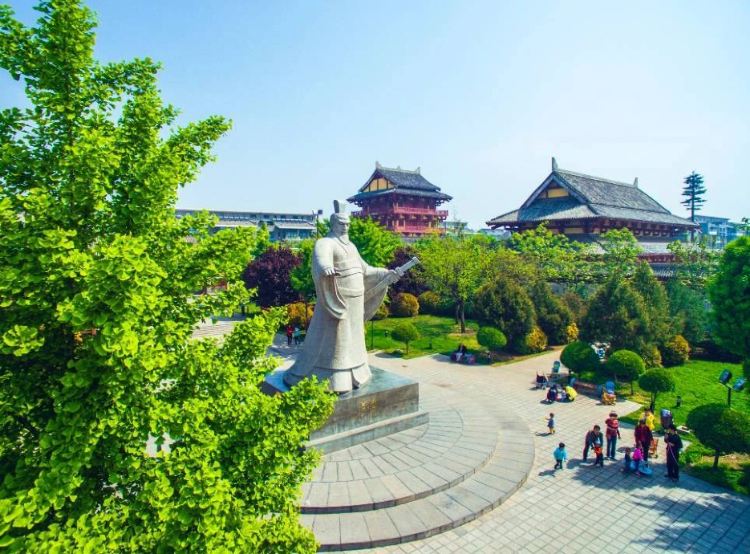 方舟手游基地：探索无限可能的玩家天堂