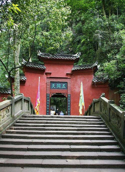 名刊会破解版：探索游戏世界的无限可能
